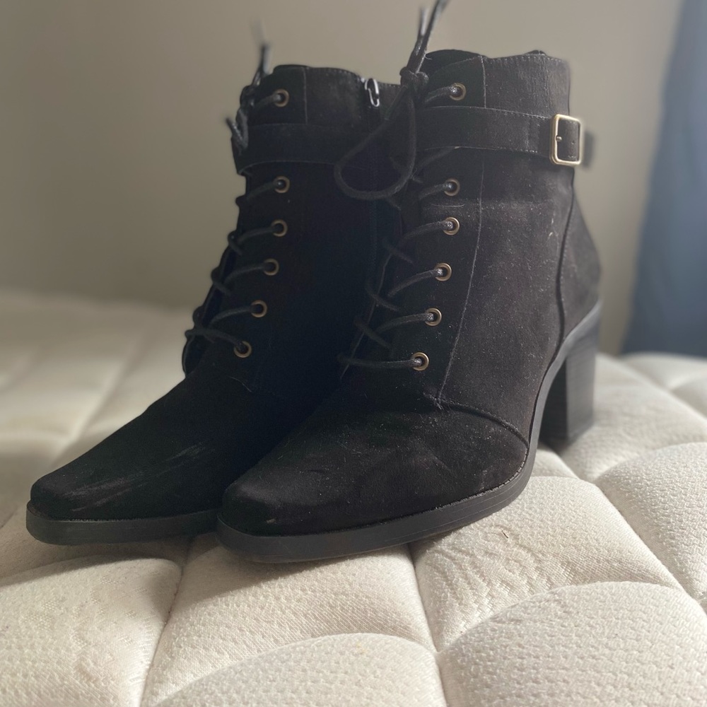 JustFab Alanna size 9.5 black ankle heel booties